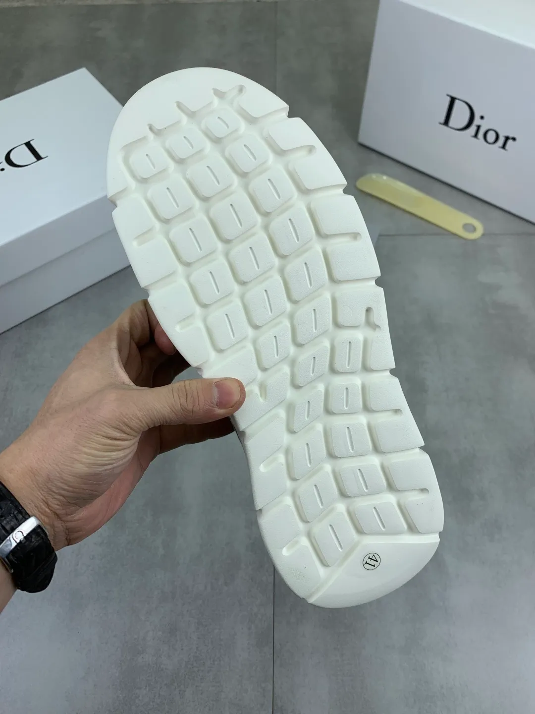 Men's Men's Shoes💰P420💰[New Style]🆘[Dior] Dior original lace-up high-top men's shoes Classic casual shoes 🔥This model is the official classic model with high quality and made by famous original designers. It is made of high-quality cowhide with original materials➕Comfortable and breathable mesh lining➕Pigskin insole. The perfect last shape and generous and fashionable design have attracted many consumers. Suitable for drivers to drive🚗What you want is the highest quality in the market. Color: 2️⃣Code number: 38--44
